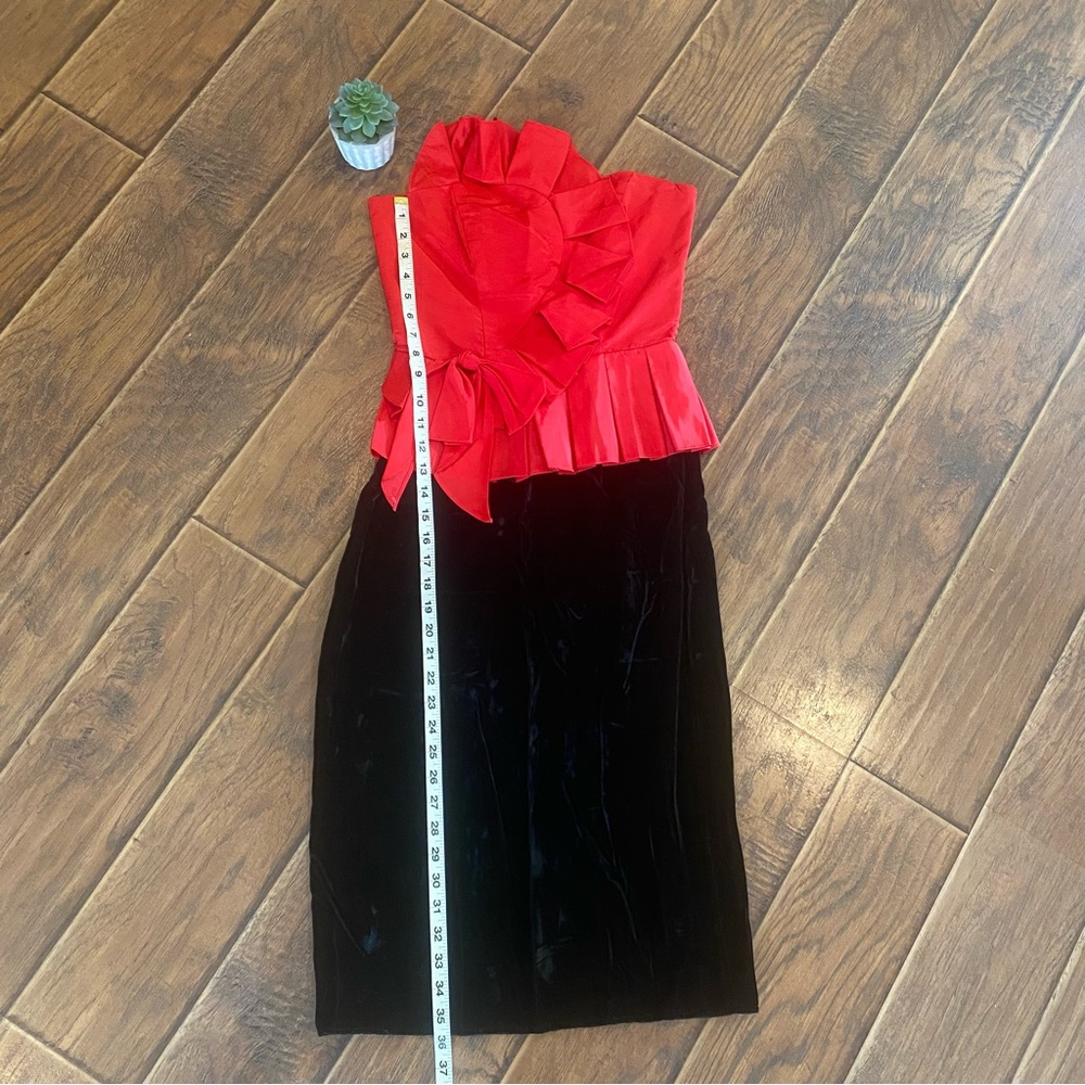 Vintage red and black velvet cocktail dress - Picture 7 of 16